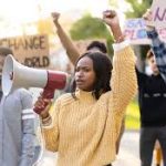 How Professional Support Shapes Grassroots Campaigns